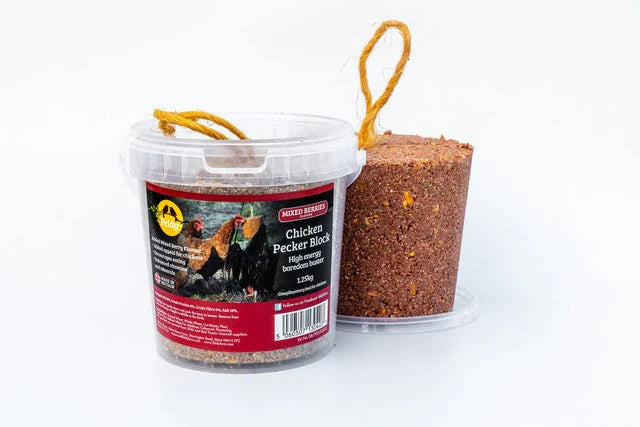 Feldy Chicken Pecker Hanging Block Mixed Berry 1.25kg