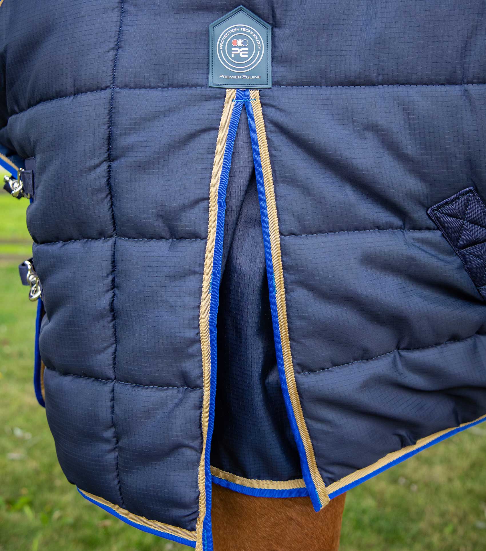 Premier Equine Garissa Stable Rug 400g