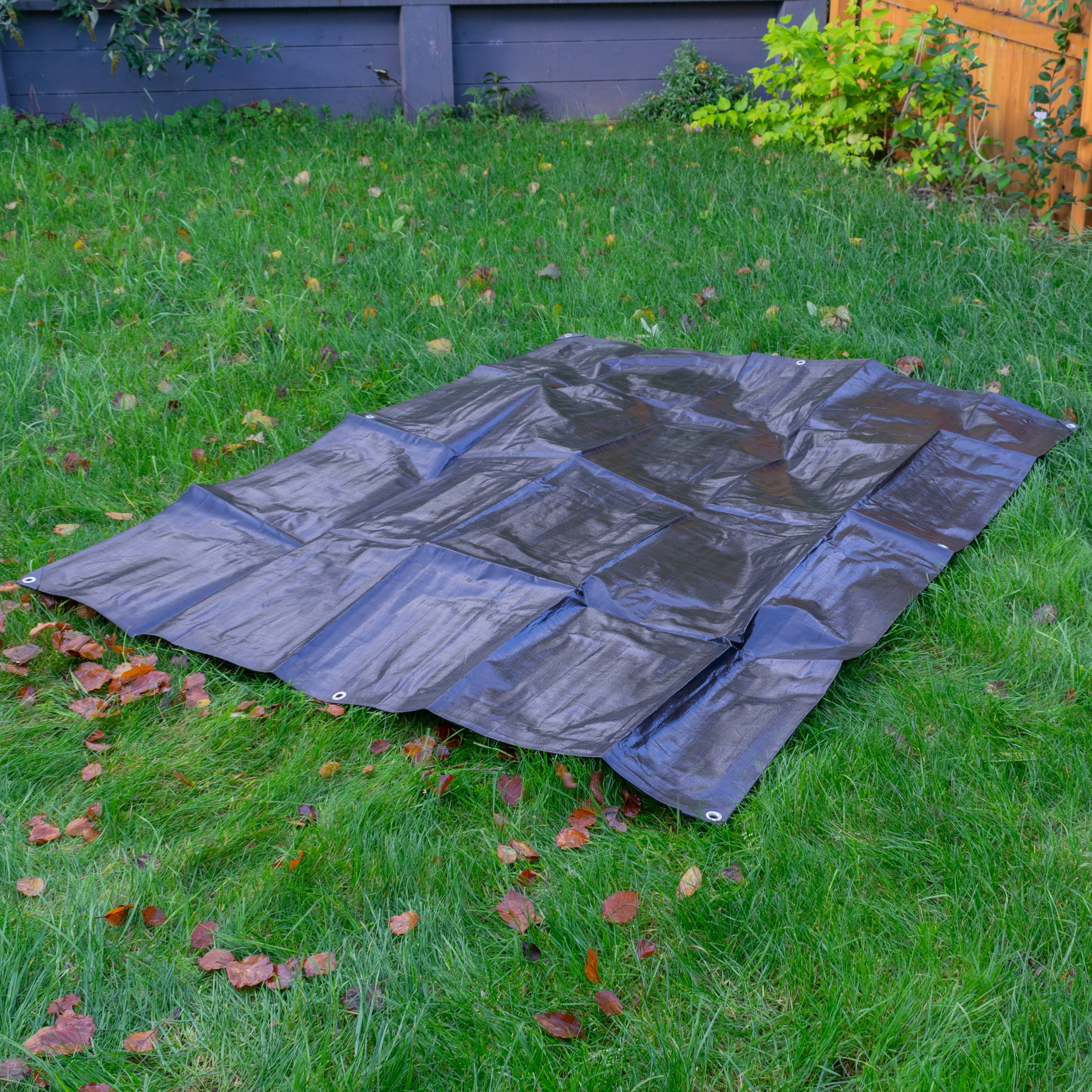Black/Silver L-Grade Tarpaulin with 10 Metres of 6mm Bungee Rope