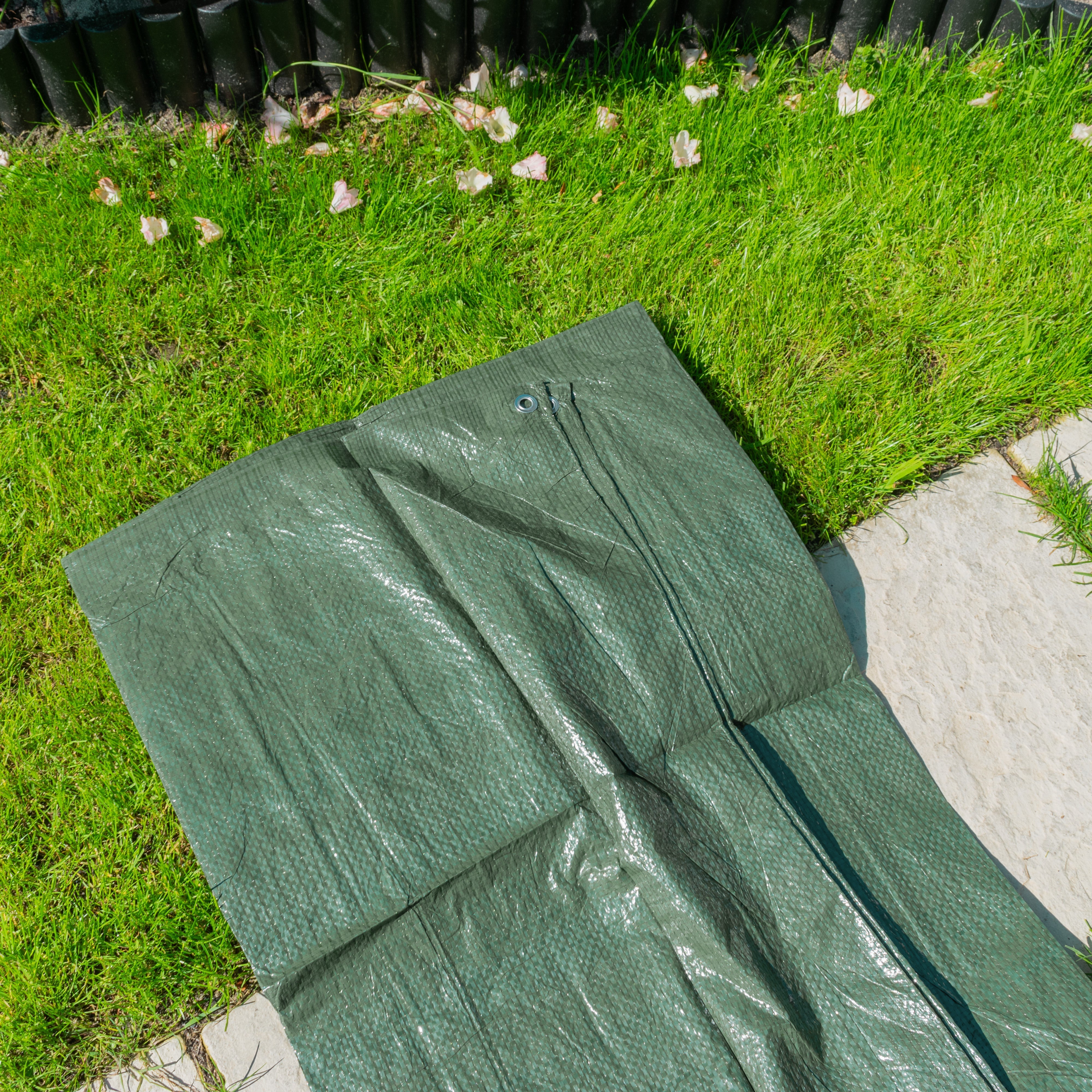 Green S-Grade Tarpaulin with 10m of 6mm Bungee Rope and 10 x Slide Type Tarp Clips